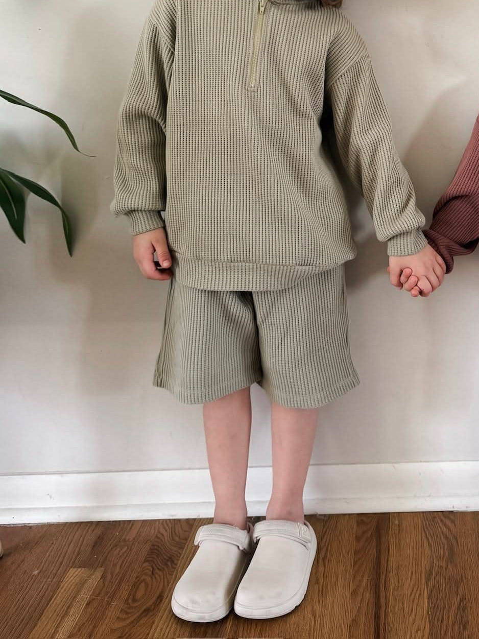 [At Noon Original Design] Kids Half-Zip Waffle Top and Shorts Set Sage Green / 3-4T